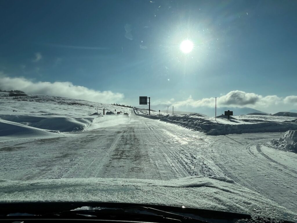 別荘までの雪