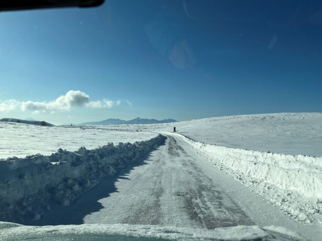 別荘までの雪