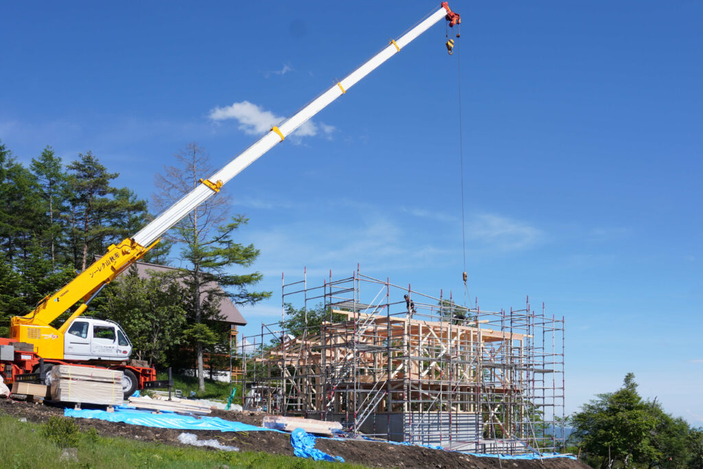 信州
諏訪市
ビバルデの丘
霧ヶ峰
別荘地
スタッフブログ
体験宿泊棟
新築
建築
建方
クレーン車
大工さん