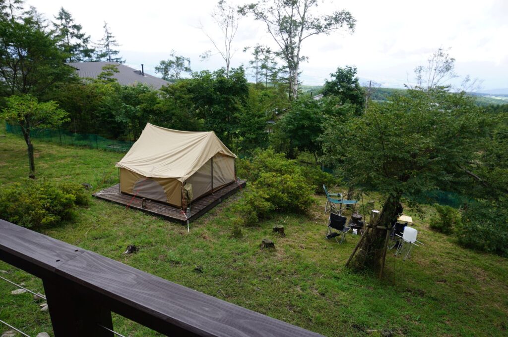 別荘でテント
別荘でキャンプ
霧ヶ峰キャンプ