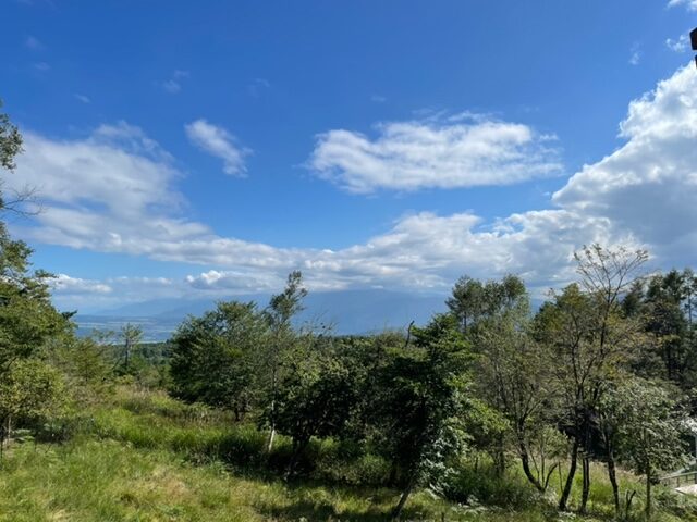 長野県
諏訪市
霧ヶ峰
別荘
山荘
体験宿泊棟
建築中
外壁
断熱材
デッキ
眺望
大工さん
大工
施工
丁寧な施工
ビバルデの丘