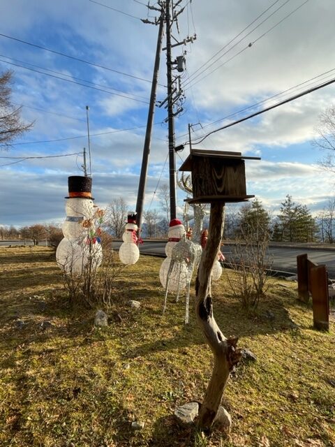 諏訪市
霧ヶ峰
ビバルデの丘
別荘地
別荘
冬
鳥の巣箱
巣箱
修理
ありがとう