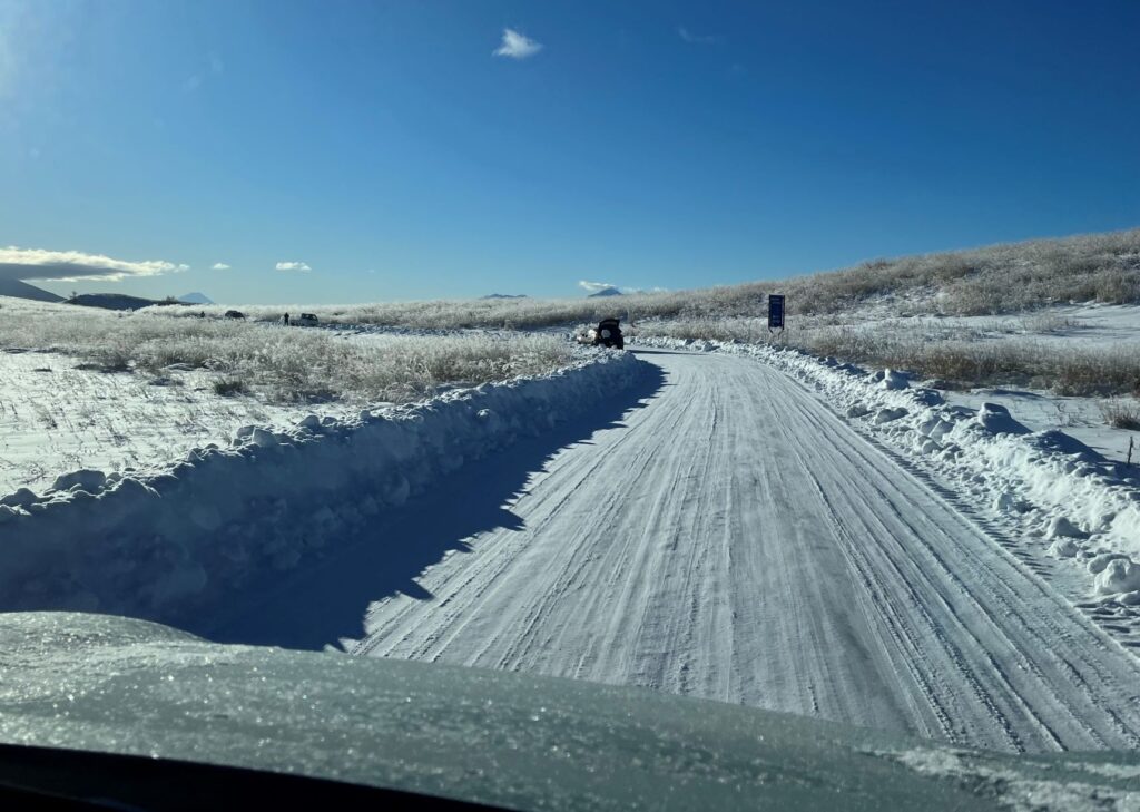 霧ヶ峰　冬　道路