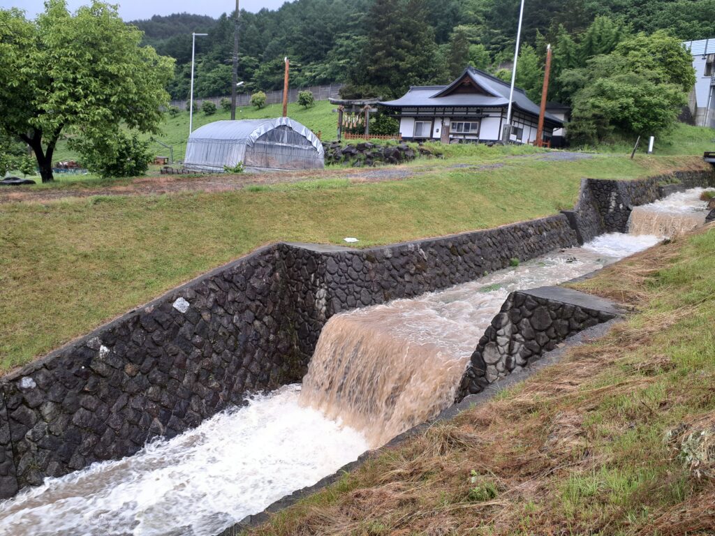 霧ケ峰
別荘地
大雨