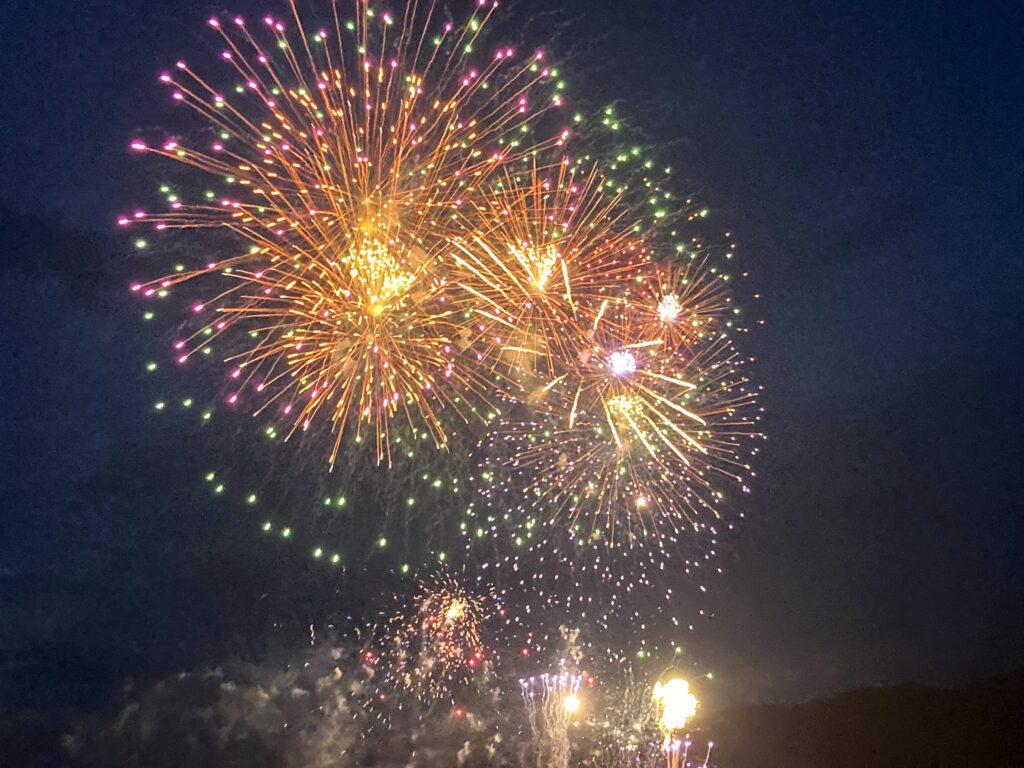 諏訪湖　長野県　諏訪市　花火大会　諏訪湖祭湖上花火大会　水上スターマイン　ビバルデの丘　別荘地