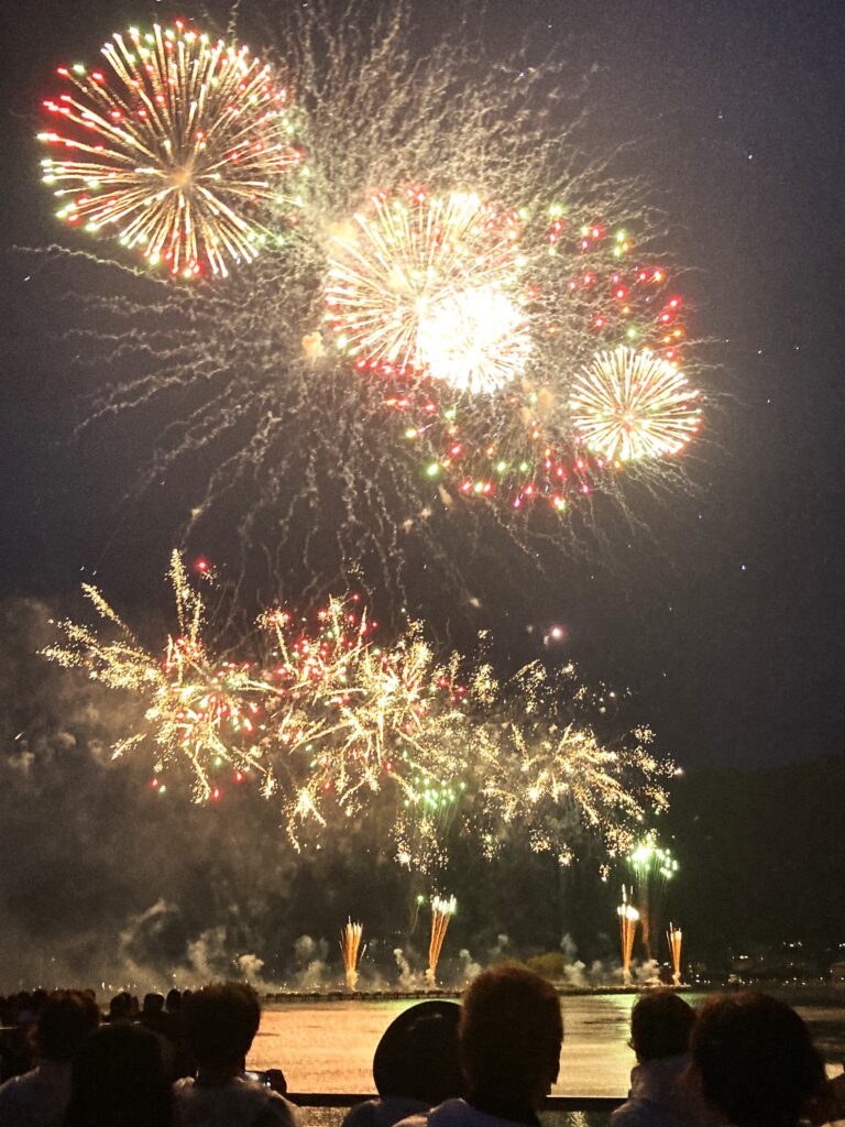 諏訪湖　長野県　諏訪市　花火大会　諏訪湖祭湖上花火大会　水上スターマイン　ビバルデの丘　別荘地