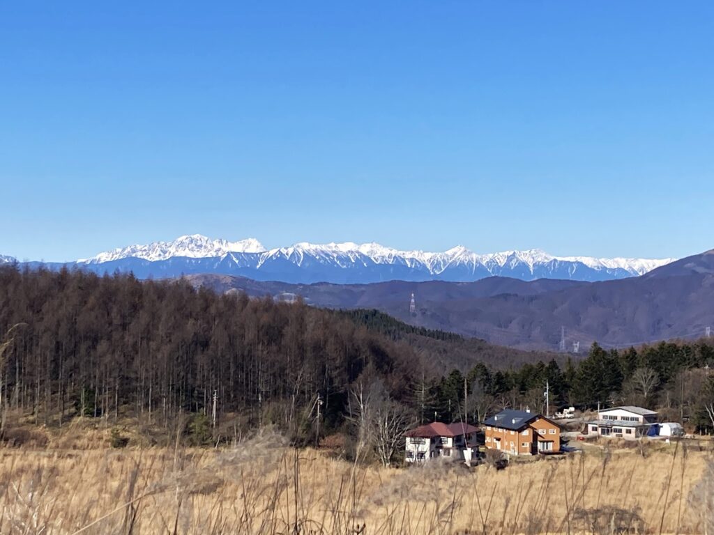 信州　諏訪　霧ヶ峰高原別荘地　長野県諏訪市　ビバルデの丘　山　北アルプス