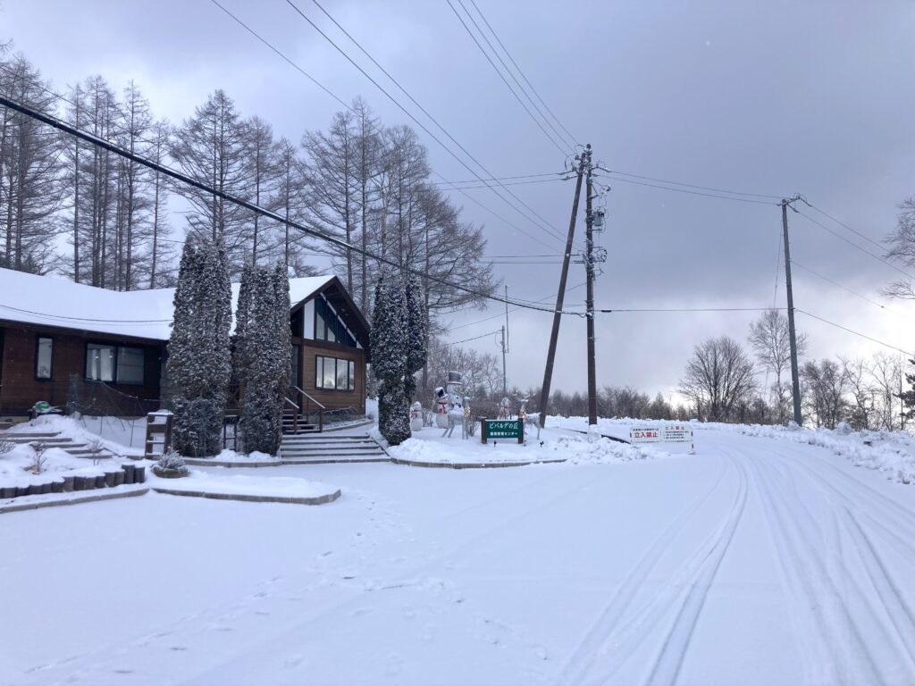 長野県諏訪市　信州　諏訪　霧ヶ峰高原　別荘地　ビバルデの丘　霧ヶ峰　積雪情報　雪　道路　山道