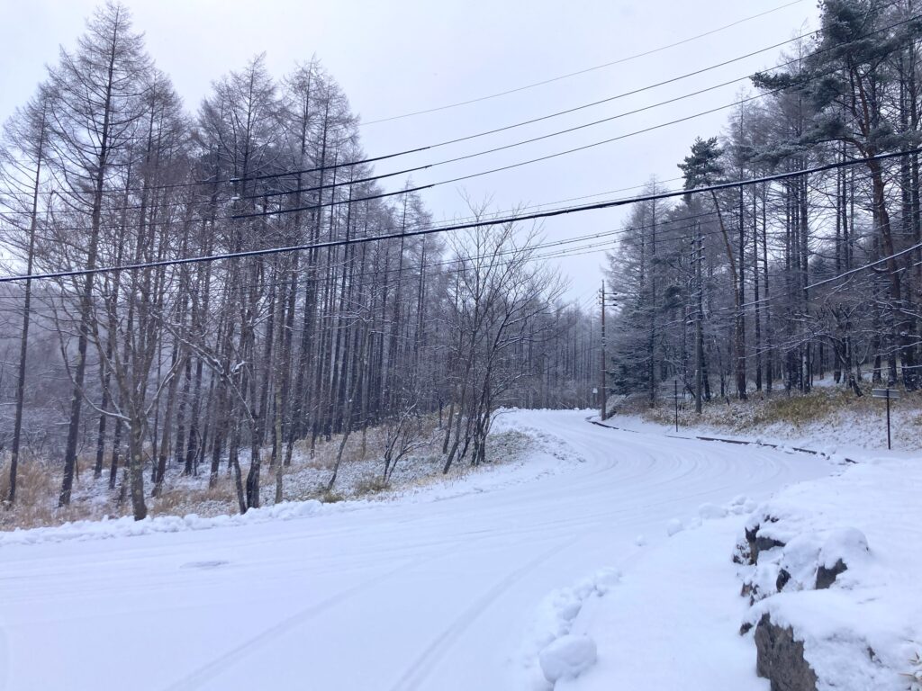 長野県諏訪市　信州　諏訪　霧ヶ峰高原　別荘地　ビバルデの丘　霧ヶ峰　積雪情報　雪　道路　山道　天気　2024/1/24