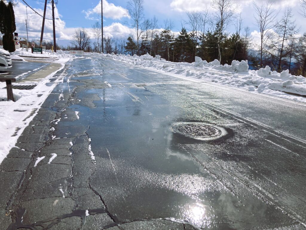 長野県諏訪市　信州　諏訪　霧ヶ峰高原　別荘地　ビバルデの丘　霧ヶ峰　積雪情報　雪　道路　山道　天気　2024/1/24