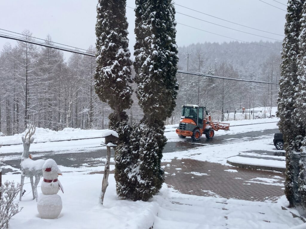 信州諏訪霧ヶ峰高原別荘地　ビバルデの丘　長野県諏訪市　霧ヶ峰　雪　山　積雪情報　道路　道路状況