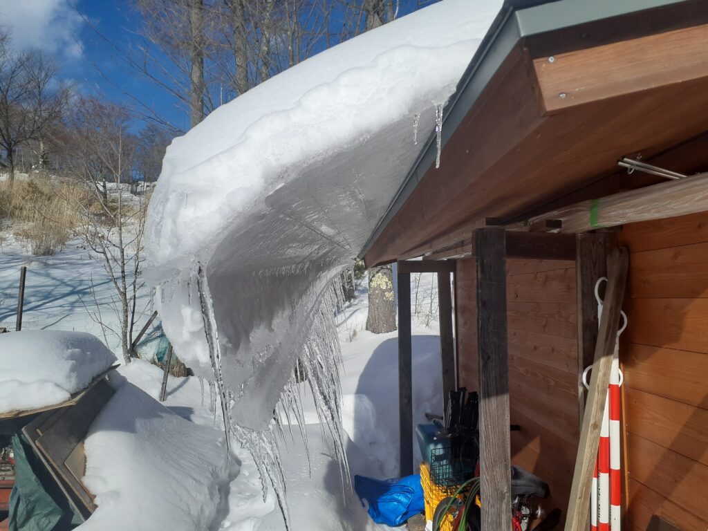 霧ケ峰
屋根雪