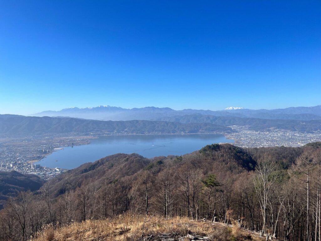 諏訪湖が見える山
