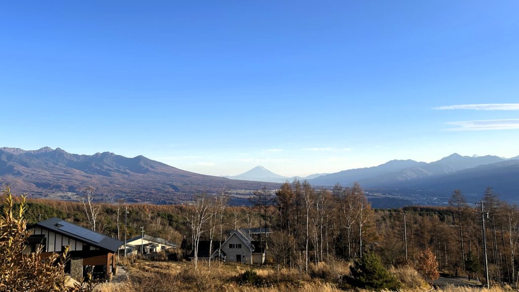 信州諏訪霧ヶ峰高原別荘地 霧ヶ峰 ビバルデの丘 長野県諏訪市 ビーナスライン 別荘 山 森 森林 自然 富士山 八ヶ岳 南アルプス 中央アルプス 眺望 植物 山野草 草花 紅葉 モミジ カラマツ 落葉松 イルミネーション スノーマン 雪だるま 秋 冬 雪