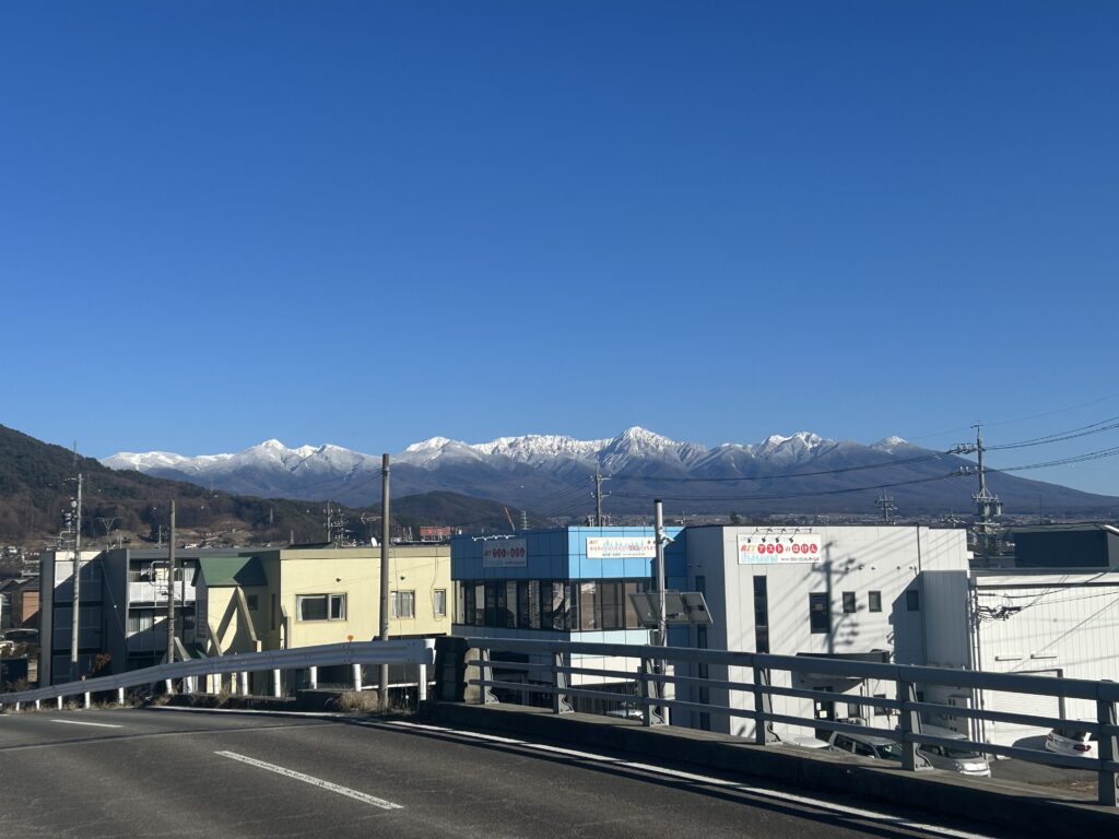 信州諏訪霧ヶ峰高原別荘地 霧ヶ峰 ビバルデの丘 長野県諏訪市 ビーナスライン 別荘 山 森 森林 自然 富士山 八ヶ岳 南アルプス 中央アルプス 眺望 植物 梅 花 春 冬