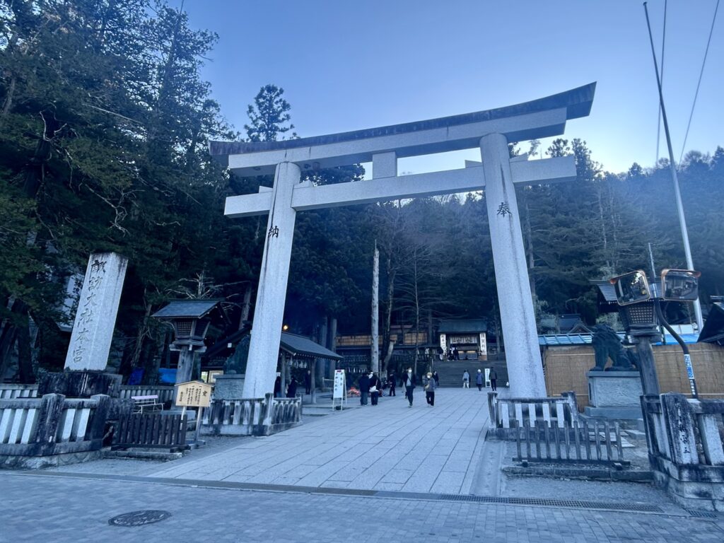 信州諏訪霧ヶ峰高原別荘地 霧ヶ峰 ビバルデの丘 長野県諏訪市 ビーナスライン 別荘 山 森 森林 自然 富士山 八ヶ岳 南アルプス 中央アルプス 眺望 植物 梅 花 春 冬 諏訪大社 上社本宮 御柱一之柱