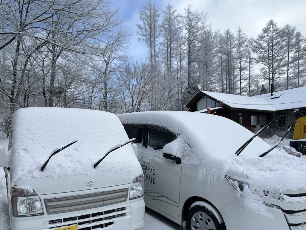 信州諏訪霧ヶ峰高原別荘地 霧ヶ峰 ビバルデの丘 長野県諏訪市 ビーナスライン 別荘 山 森 森林 自然 富士山 八ヶ岳 南アルプス 中央アルプス 冬 雪 雪景色 積雪 積雪量 積雪情報 積雪状況 道路状況 車 滑る 天気 つらら 寒い 寒波 除雪 雪かき