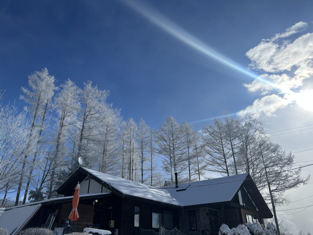 信州諏訪霧ヶ峰高原別荘地 霧ヶ峰 ビバルデの丘 長野県諏訪市 ビーナスライン 別荘 山 森 森林 自然 富士山 八ヶ岳 南アルプス 中央アルプス 冬 雪 雪景色 積雪 積雪量 積雪情報 積雪状況 道路状況 車 滑る 冬 天気 つらら 寒い 寒波 除雪 雪かき