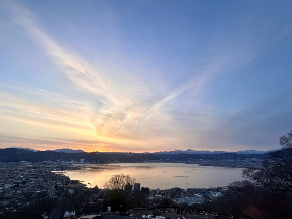 信州諏訪霧ヶ峰高原別荘地　霧ヶ峰　ビバルデの丘　長野県諏訪市　ビーナスライン　別荘　山　森　森林　自然　南アルプス　中央アルプス　冬　　積雪状況　道路状況　車　滑る　冬　天気　つらら　寒い　寒波　立石公園　諏訪湖　凍る　御神渡り　明けの海