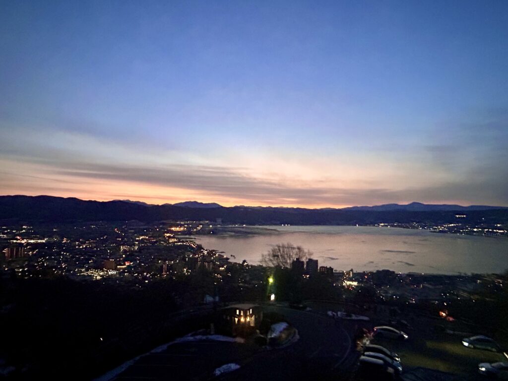 信州諏訪霧ヶ峰高原別荘地　霧ヶ峰　ビバルデの丘　長野県諏訪市　ビーナスライン　別荘　山　森　森林　自然　南アルプス　中央アルプス　冬　　積雪状況　道路状況　車　滑る　冬　天気　つらら　寒い　寒波　立石公園　諏訪湖　凍る　御神渡り　明けの海　夜景