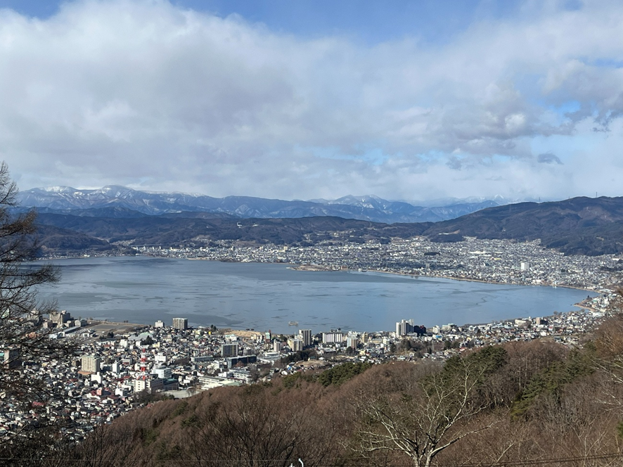 霧ケ峰、冬景色、諏訪湖、御神渡り、野うさぎ、きつね、富士山、八ヶ岳、北アルプス、南アルプス、中央アルプス、薙ぎ鎌神社、伊藤長七公園