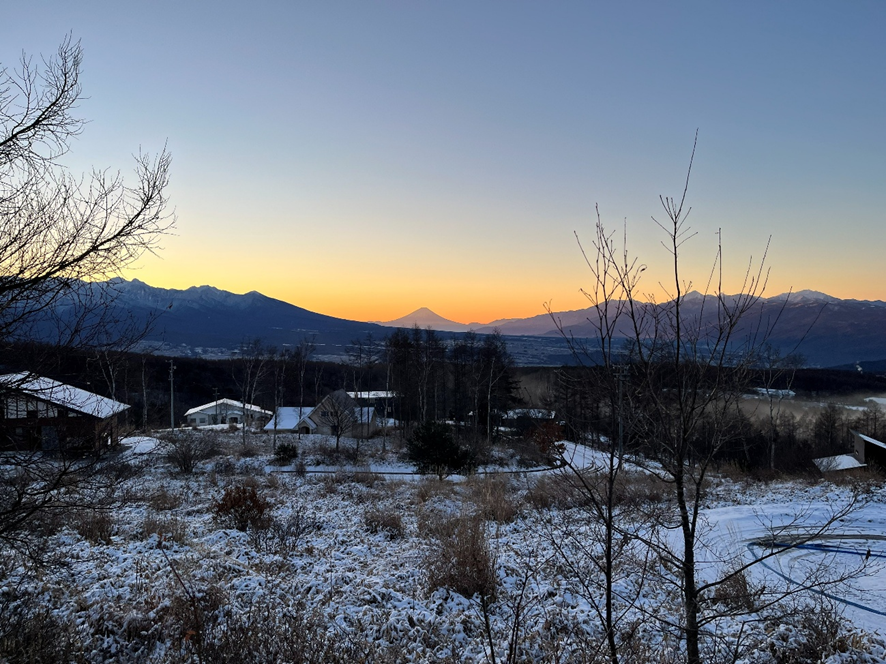 霧ケ峰、冬景色、諏訪湖、御神渡り、野うさぎ、きつね、富士山、八ヶ岳、北アルプス、南アルプス、中央アルプス、薙ぎ鎌神社、伊藤長七公園