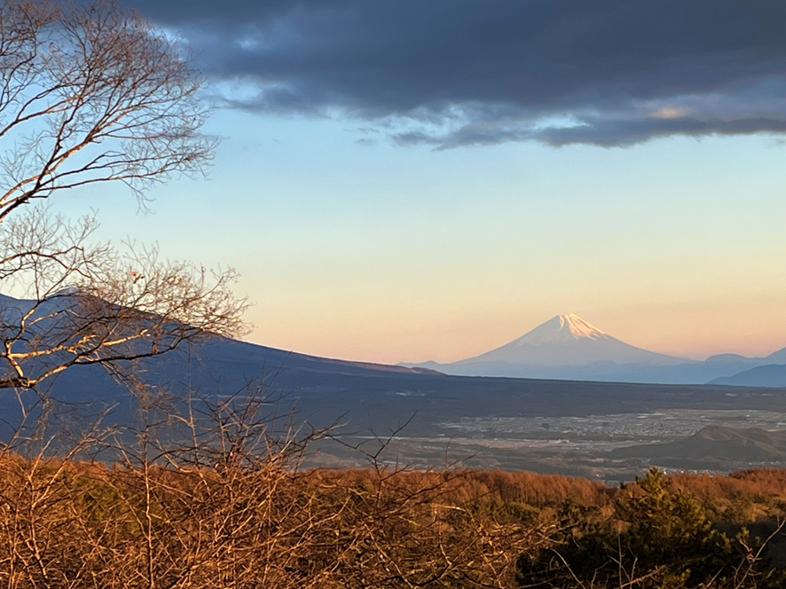 霧ケ峰、冬景色、諏訪湖、御神渡り、野うさぎ、きつね、富士山、八ヶ岳、北アルプス、南アルプス、中央アルプス、薙ぎ鎌神社、伊藤長七公園