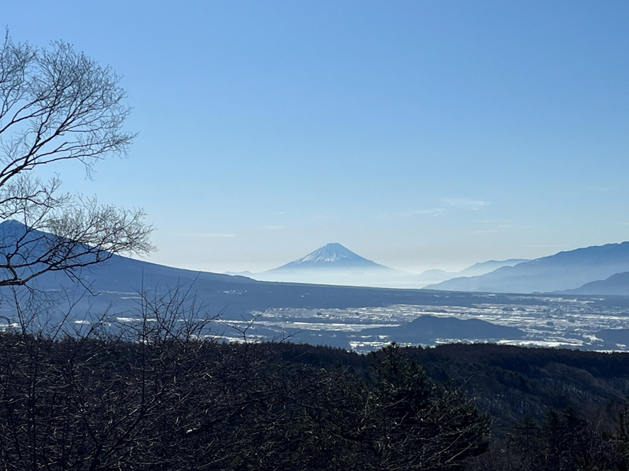 霧ケ峰、冬景色、諏訪湖、御神渡り、野うさぎ、きつね、富士山、八ヶ岳、北アルプス、南アルプス、中央アルプス、薙ぎ鎌神社、伊藤長七公園