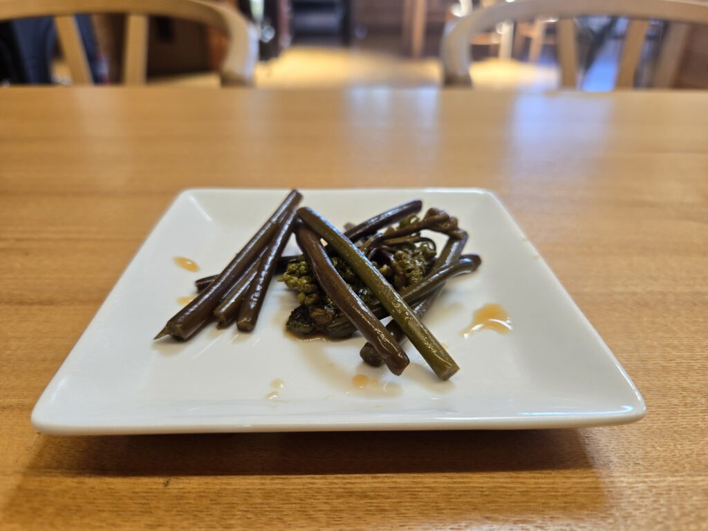 諏訪
わらび
食べる