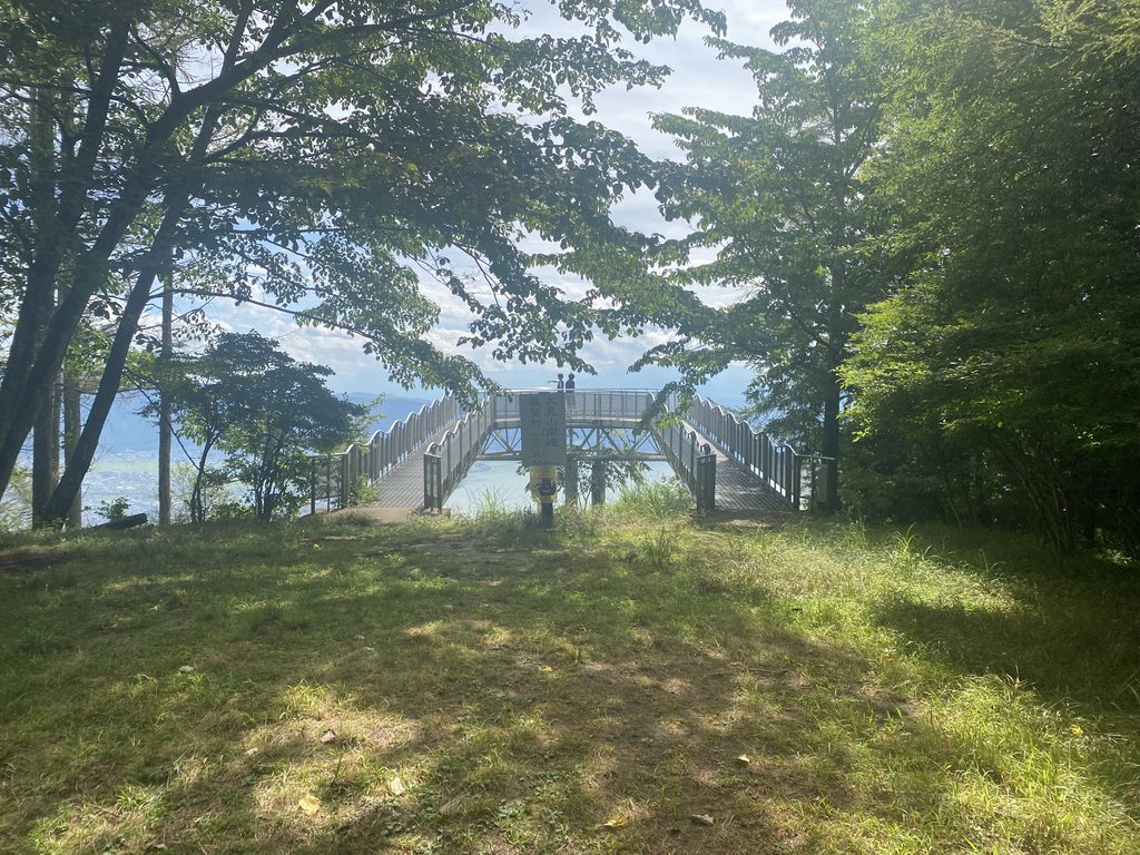 山の神社　八ヶ岳　富士山　中央アルプス　南アルプス　車山　蓼の海　大見山　展望台　ビバルデの丘　秋　紅葉スポット　アスレチック　レジャー　長野県　諏訪市