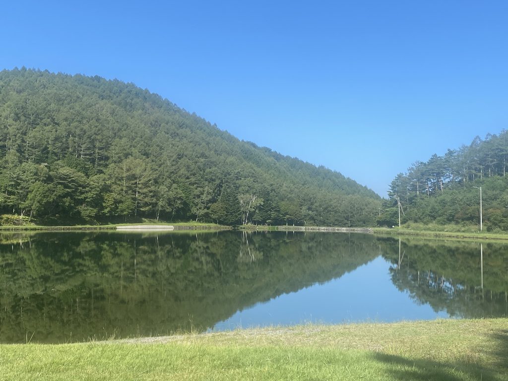 霧ヶ峰　神社　参拝　観光　薙鎌
スキー場　眺望　諏訪湖　絶景
山の神社　八ヶ岳　富士山　中央アルプス　南アルプス　車山　蓼の海　大見山　展望台　ビバルデの丘　秋　紅葉スポット　アスレチック　レジャー　長野県　諏訪市